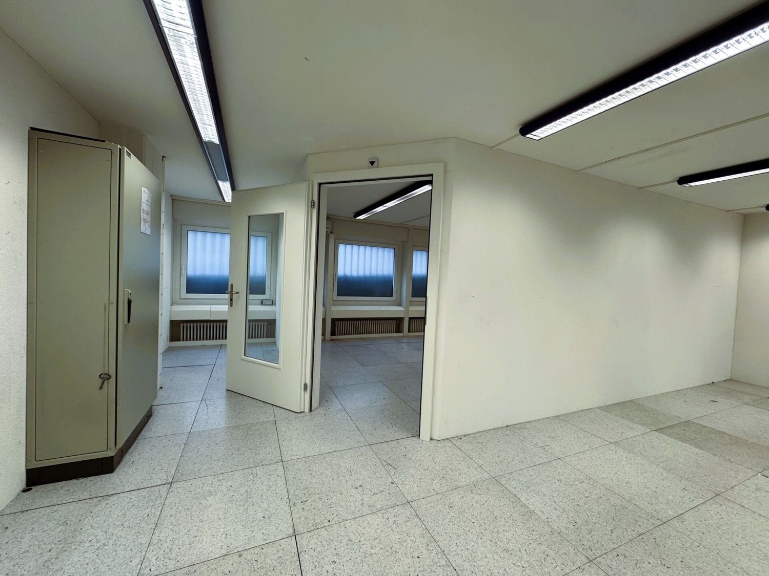 97m² commercial, photo 3 of 10