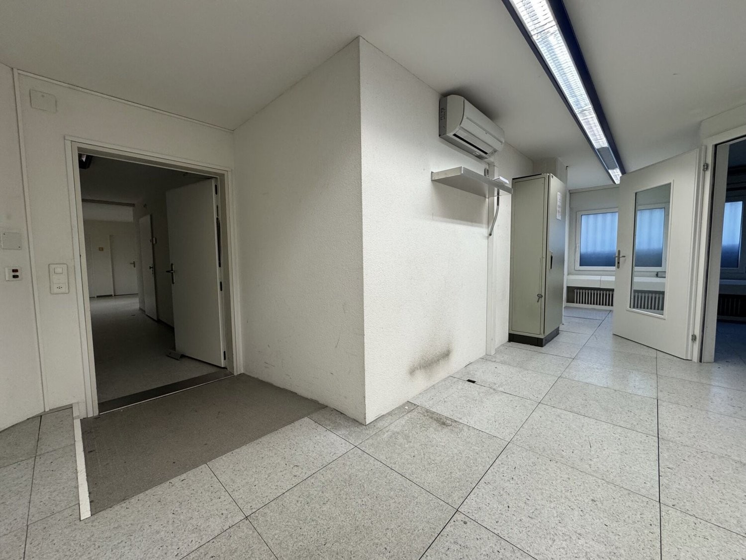 97m² commercial, photo 8 of 10