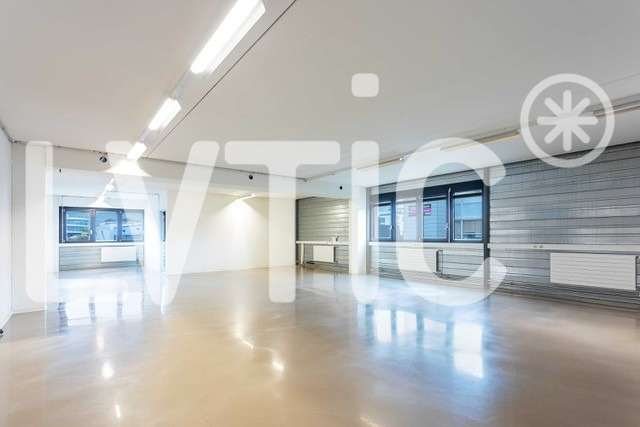 700m² atelier, photo 1 of 5