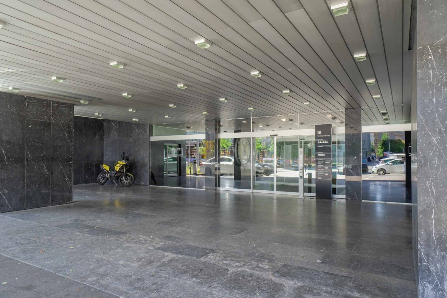 1070m² office, photo 4 of 10