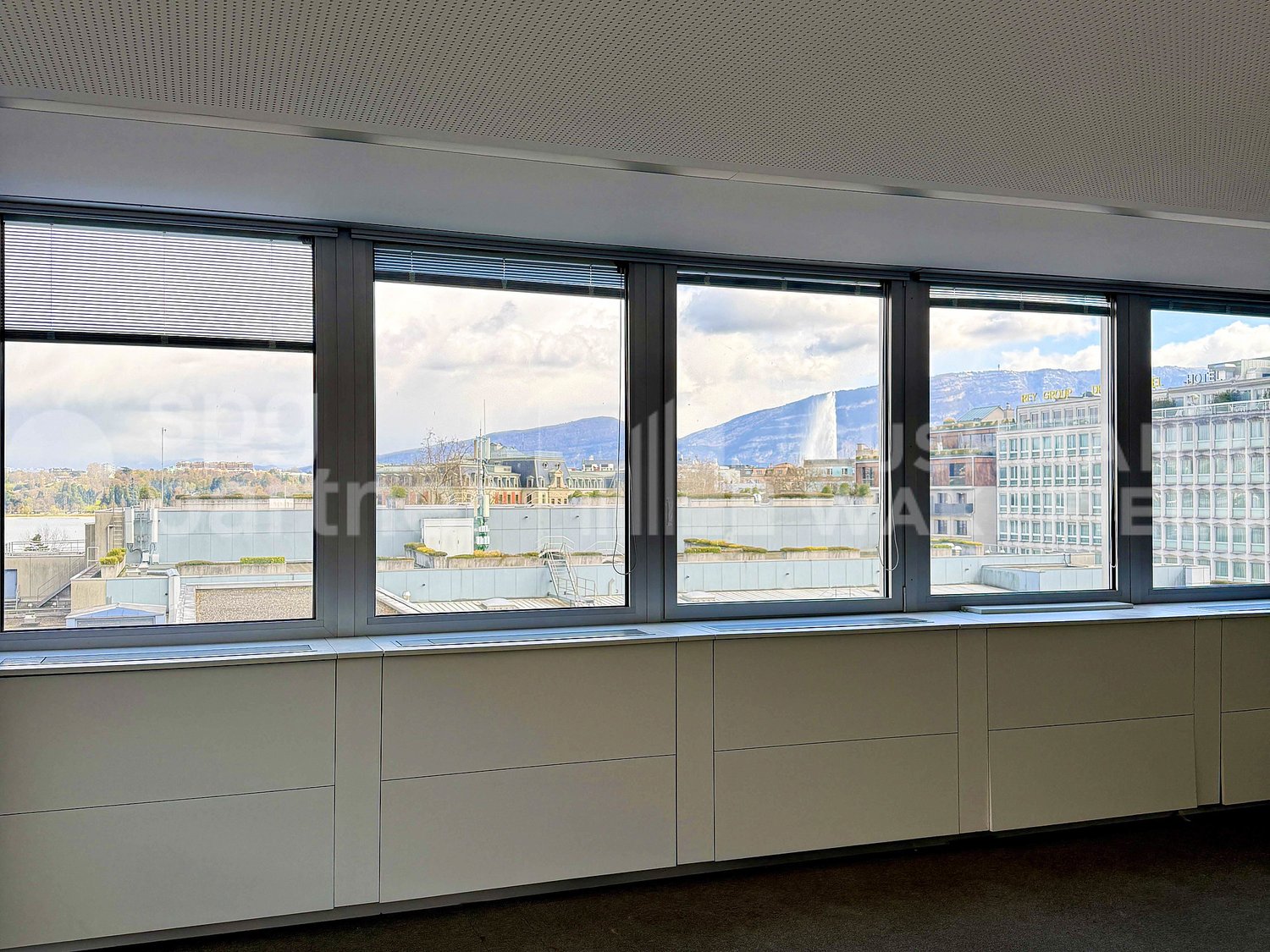 198m² office, photo 2 of 10