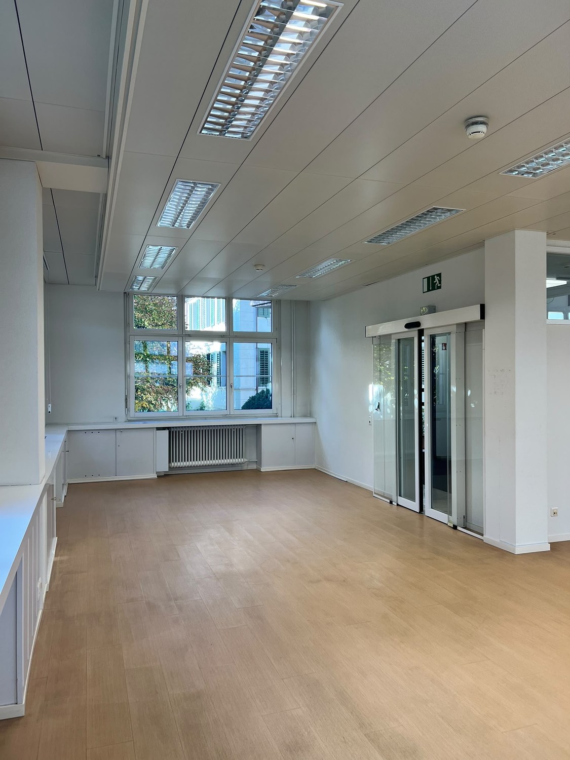 160m² commercial