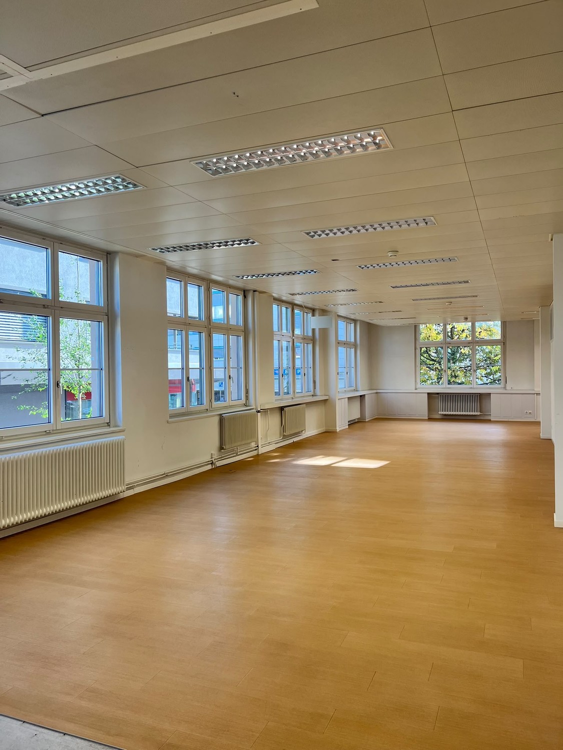 160m² commercial