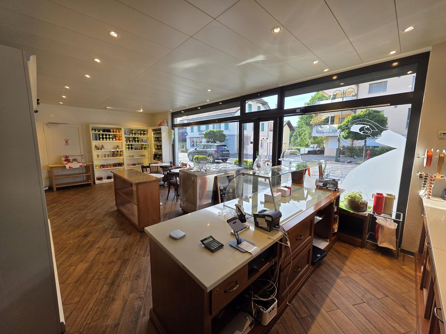 45m² shop, photo 3 of 4