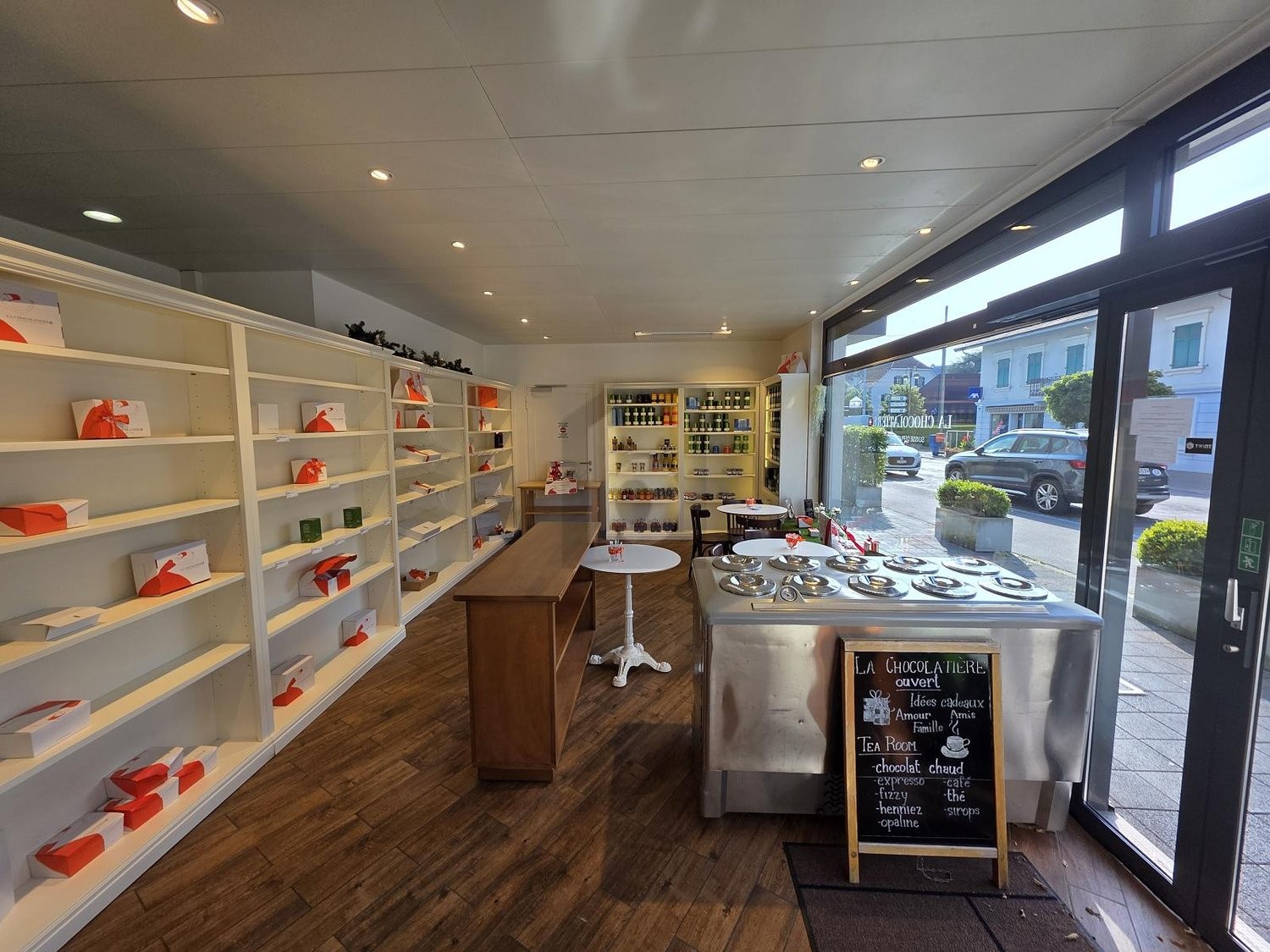 45m² shop, photo 2 of 4