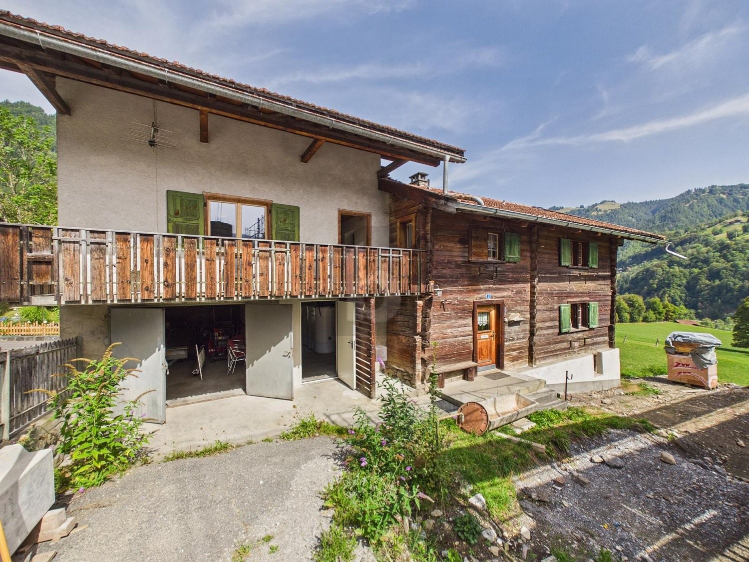 8 ½ rooms chalet, photo 1 of 4