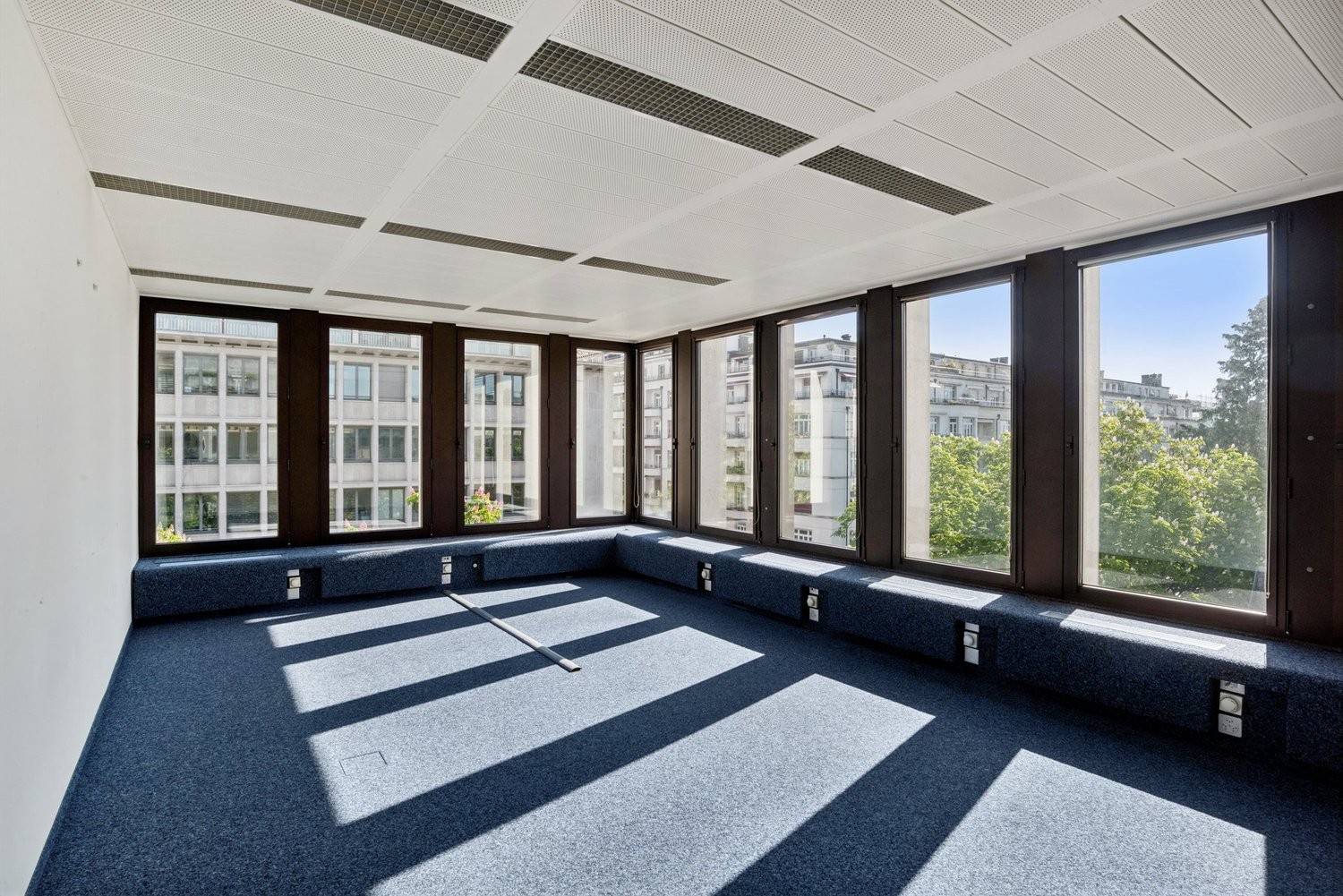 690m² office, photo 6 of 10