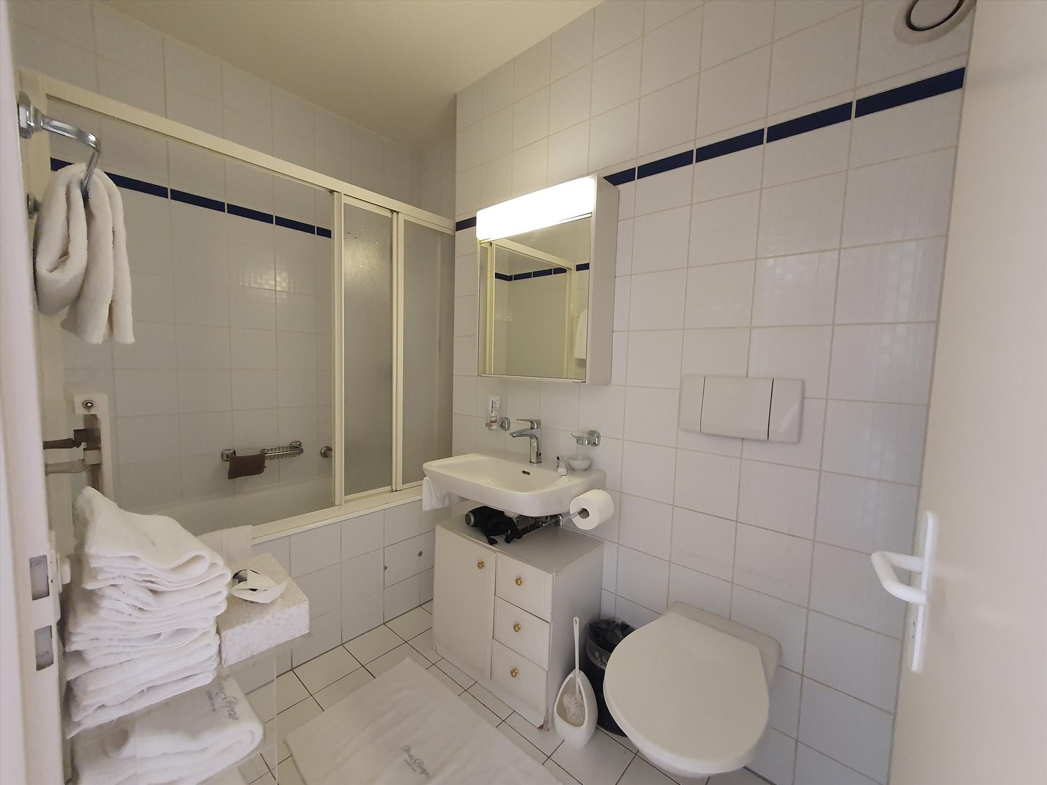 5 rooms apartment