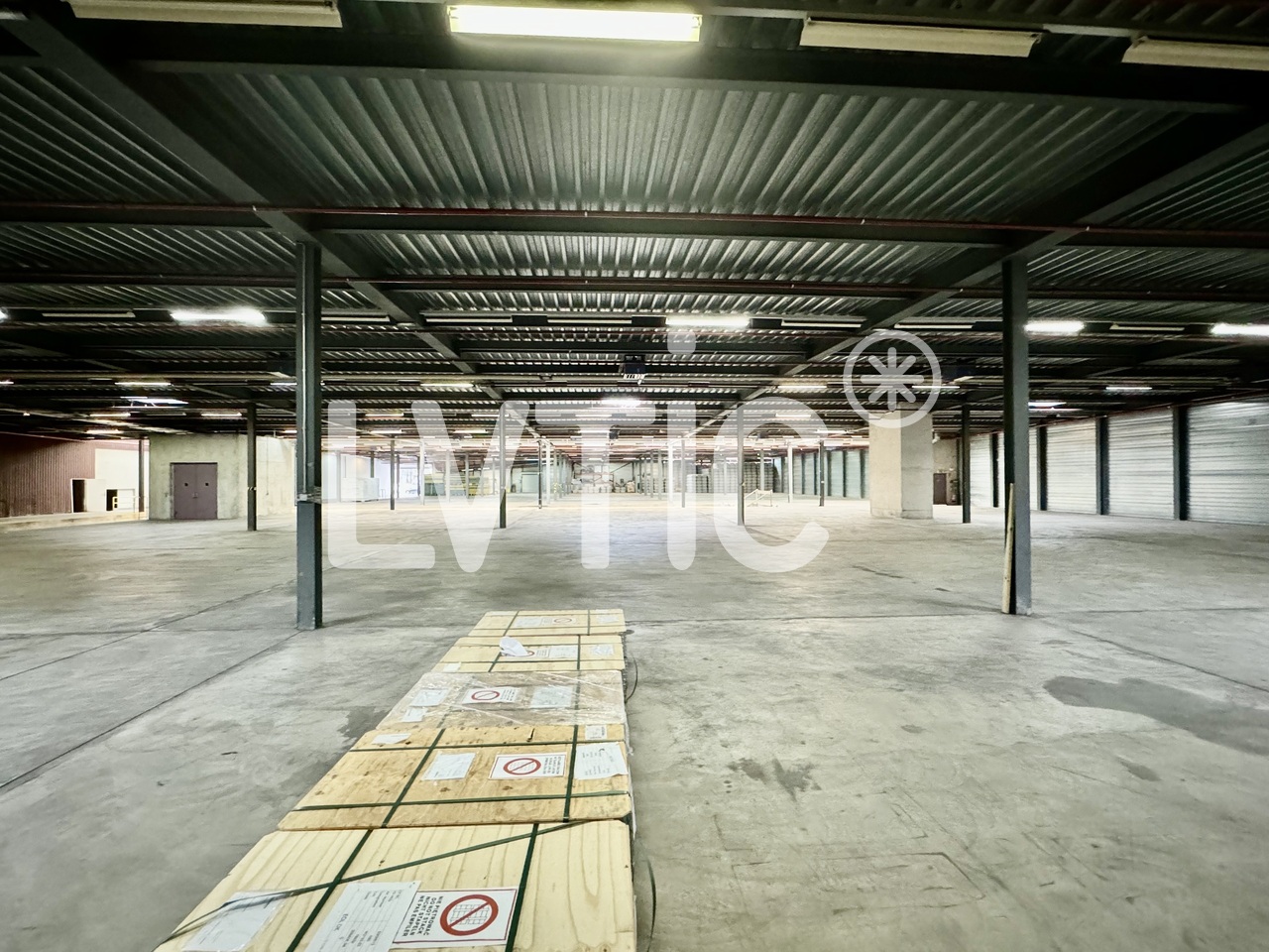 2200m² storage room, photo 3 of 7