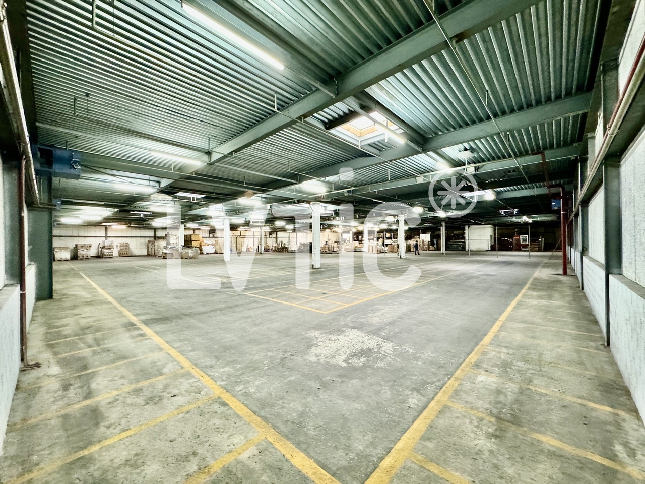 2200m² storage room, photo 2 of 7