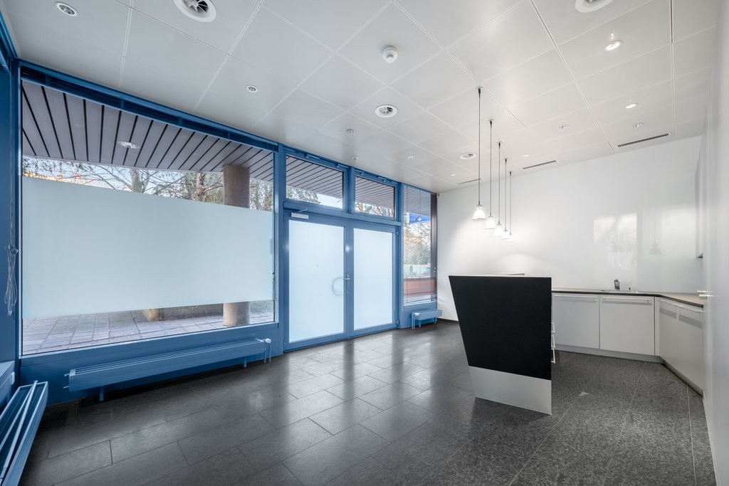 190m² office