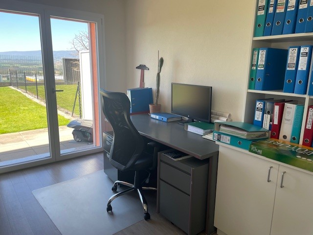 Office, photo 8 of 9