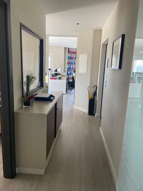 Office, photo 6 of 9