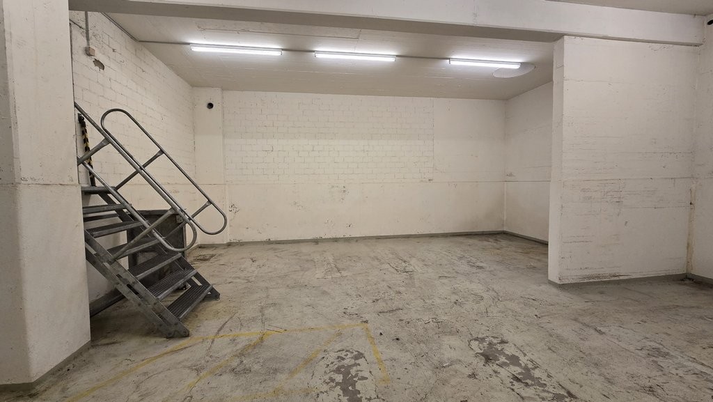 73m² storage room, photo 2 of 3