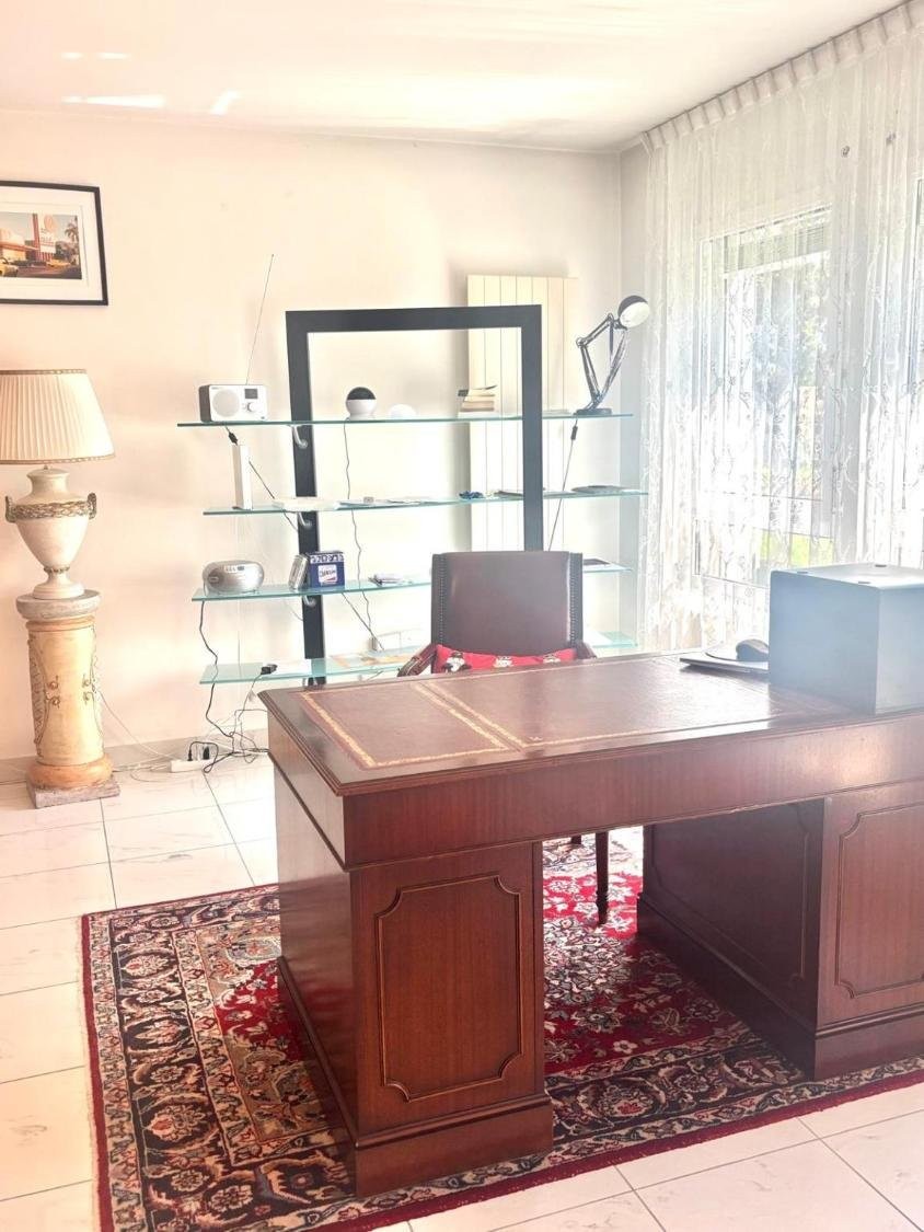 5 rooms furnished flat