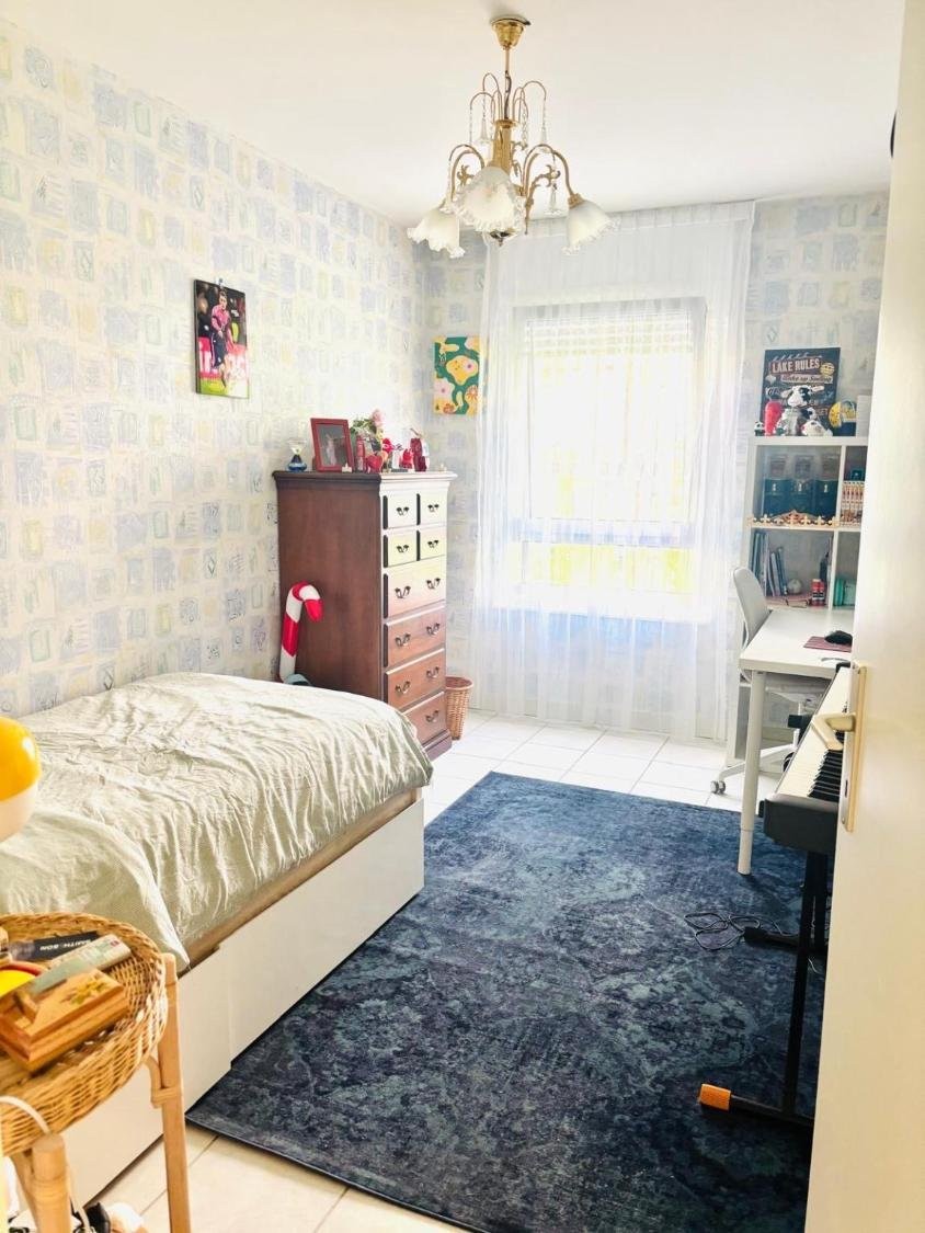 5 rooms furnished flat