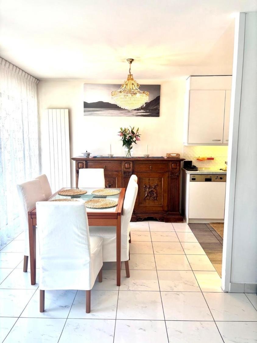 5 rooms furnished flat