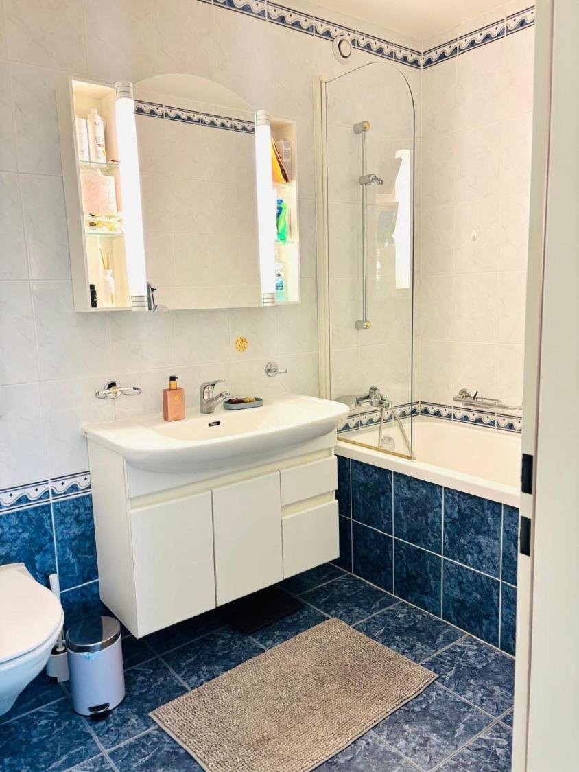 5 rooms furnished flat