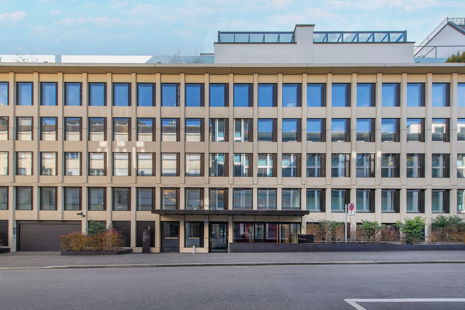 710m² office, photo 1 of 10