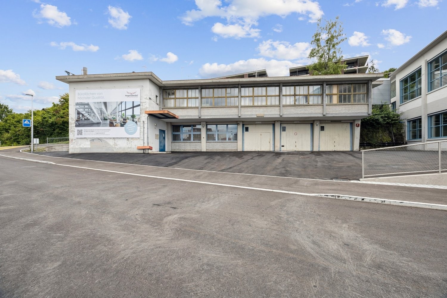 317m² office