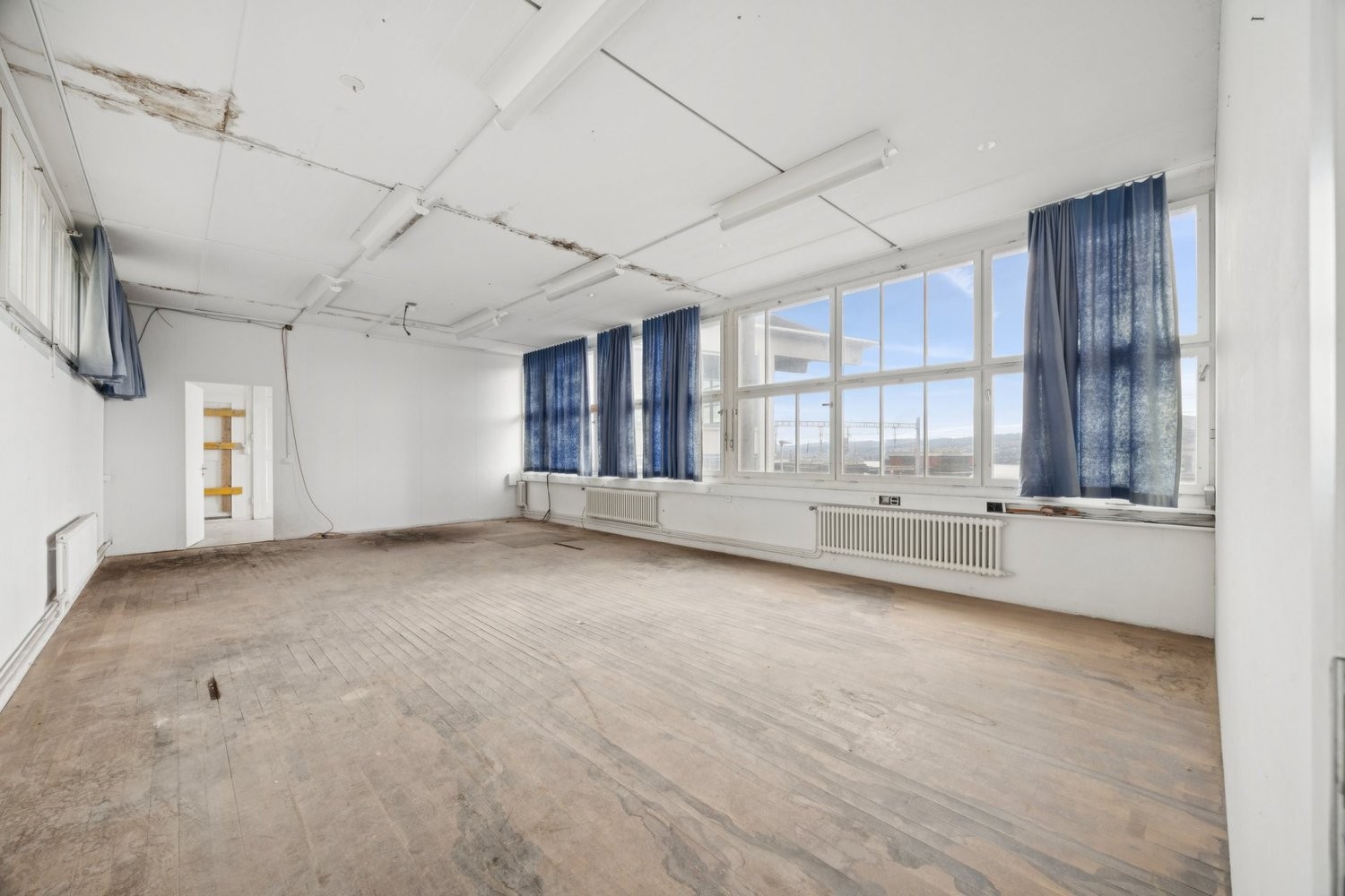 317m² office