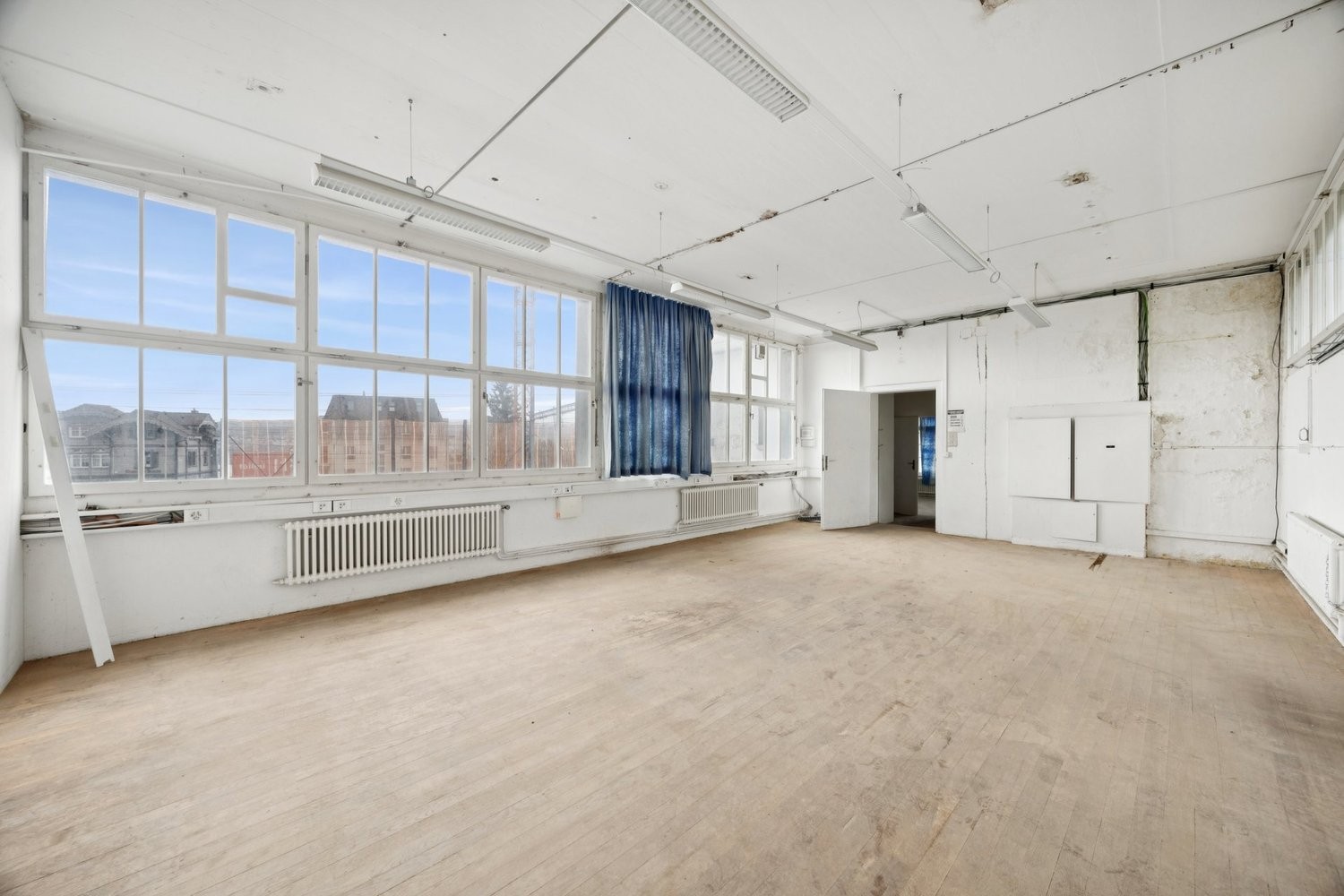 317m² office