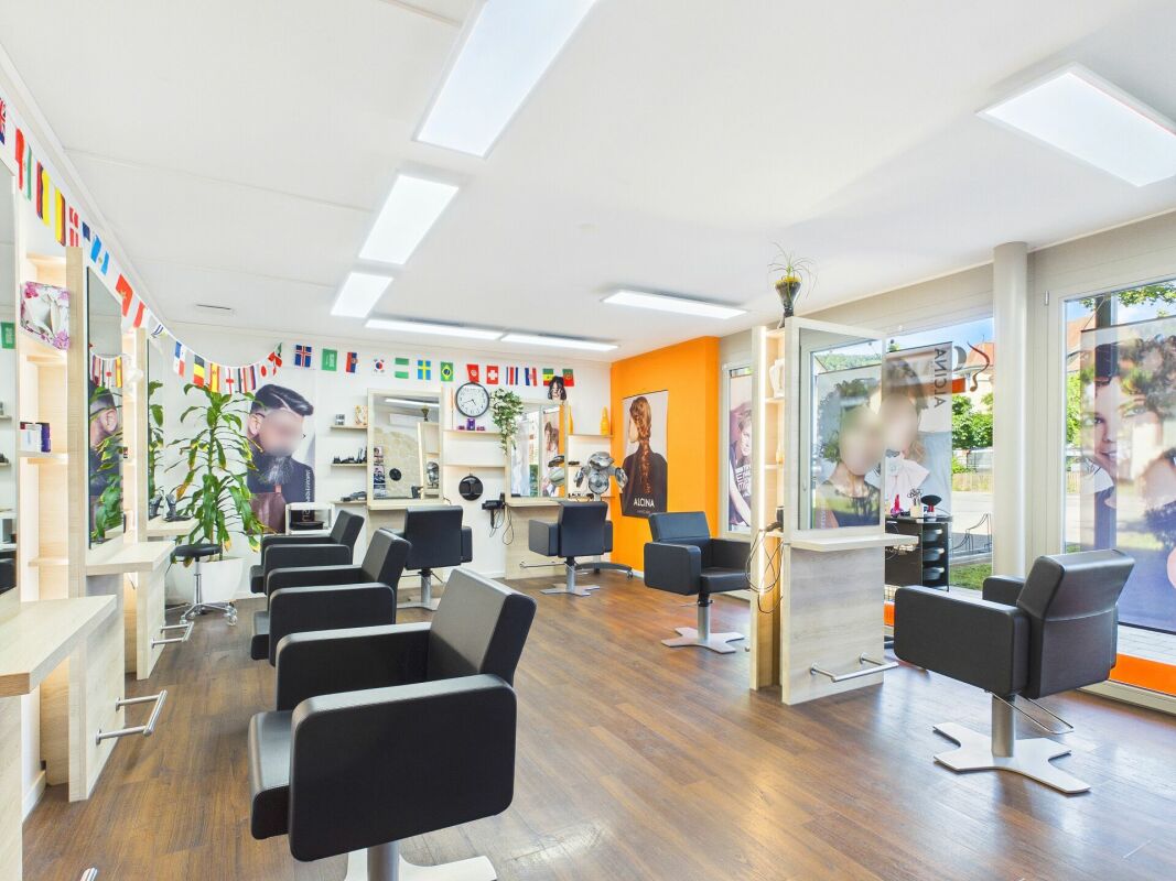 Hairdresser, photo 1 of 10
