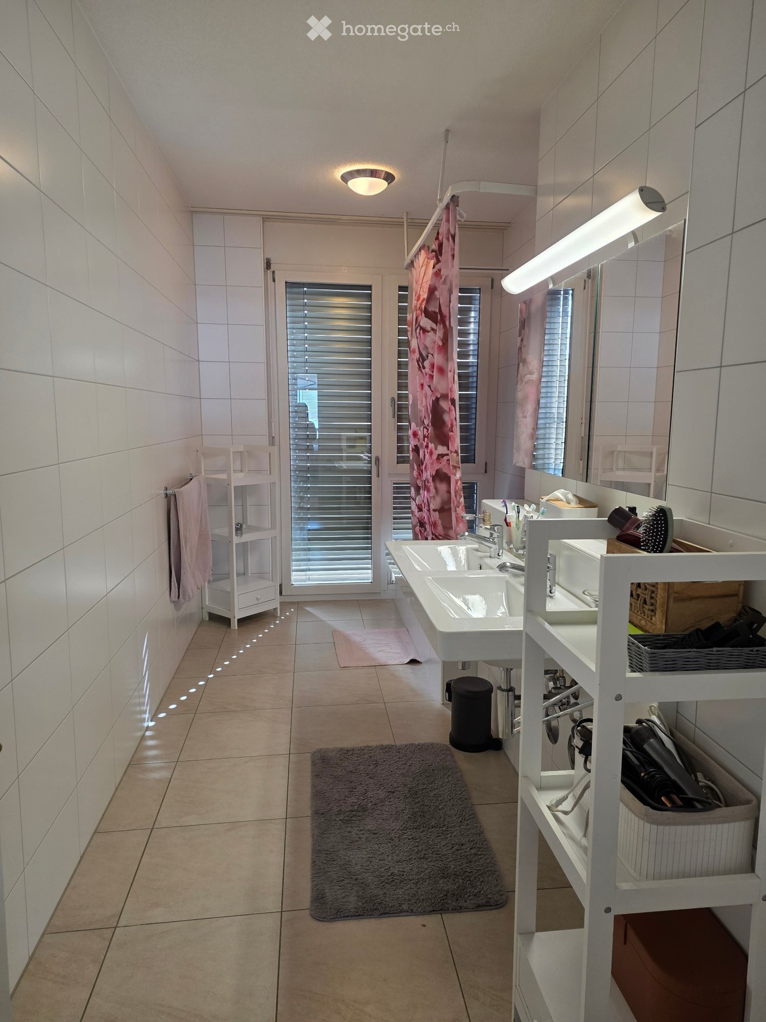 5 rooms apartment