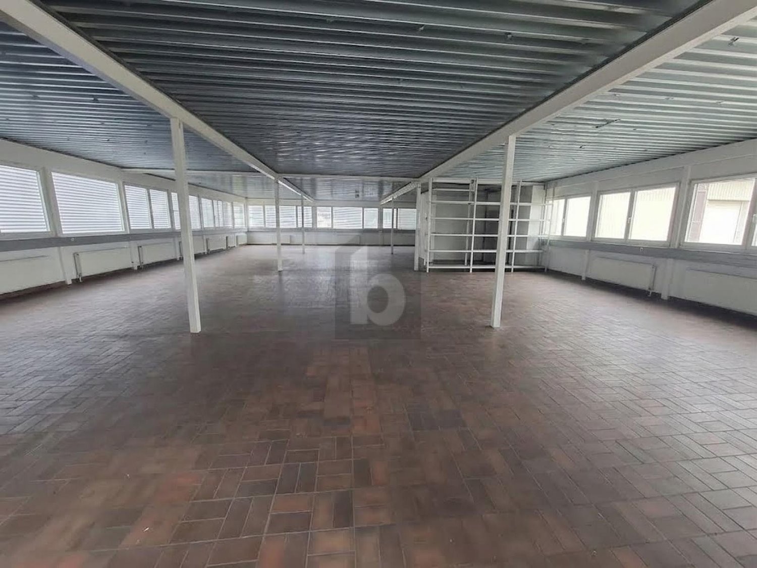 460m² factory, photo 1 of 4