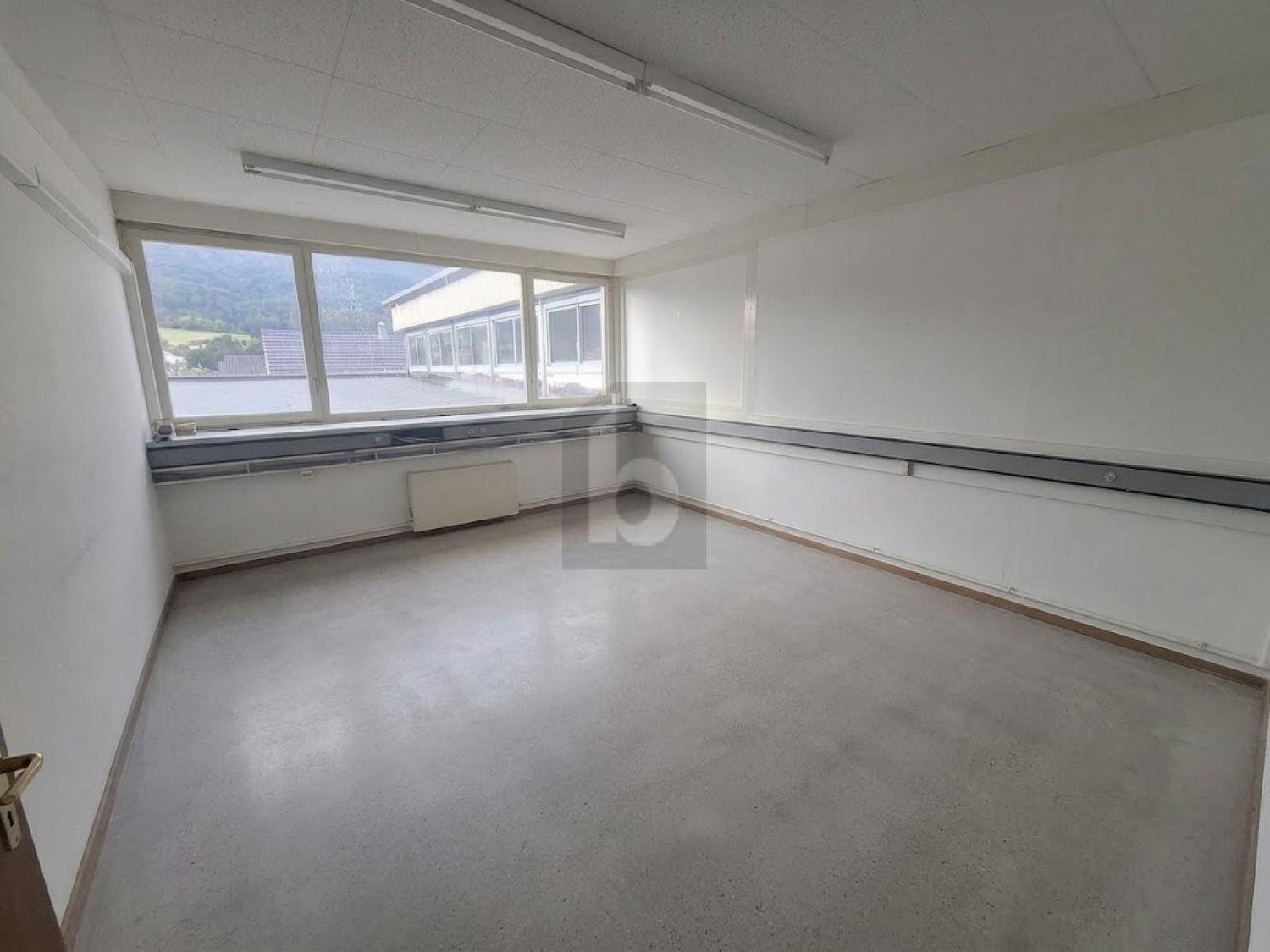 460m² factory, photo 3 of 4