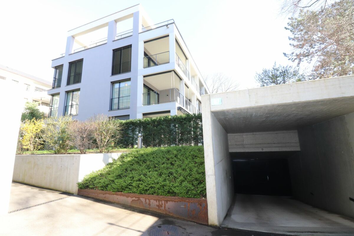 Open slot, photo 1 of 3