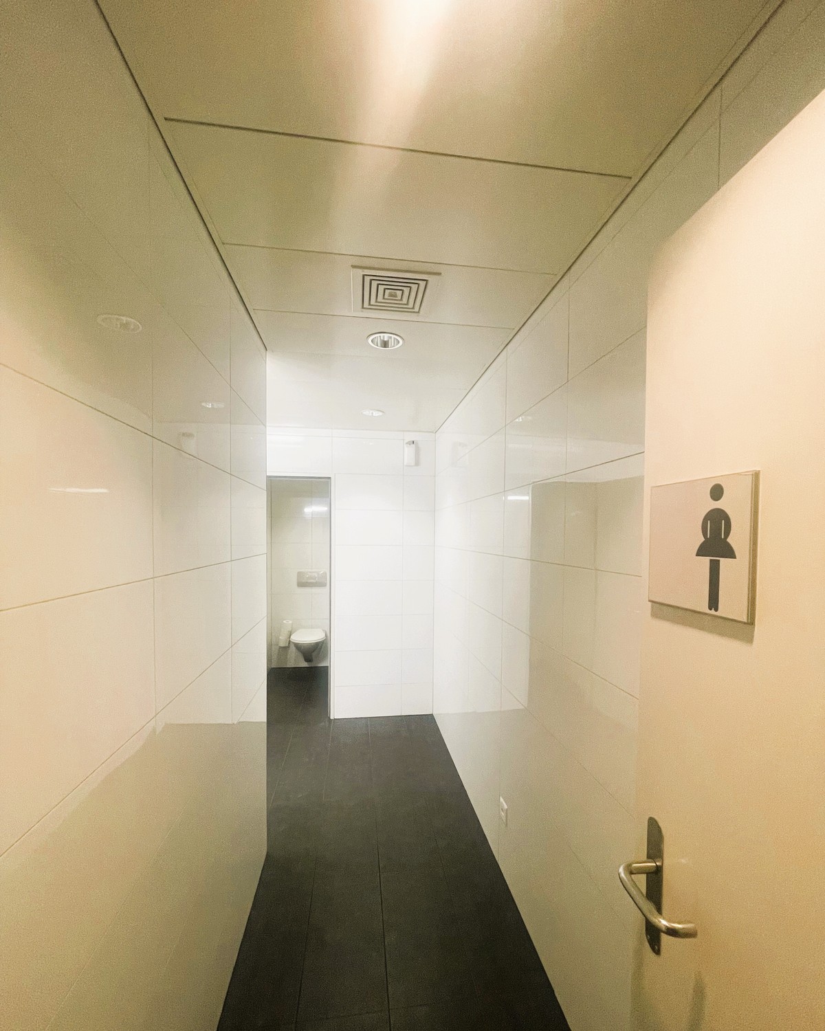 300m² office, photo 7 of 7