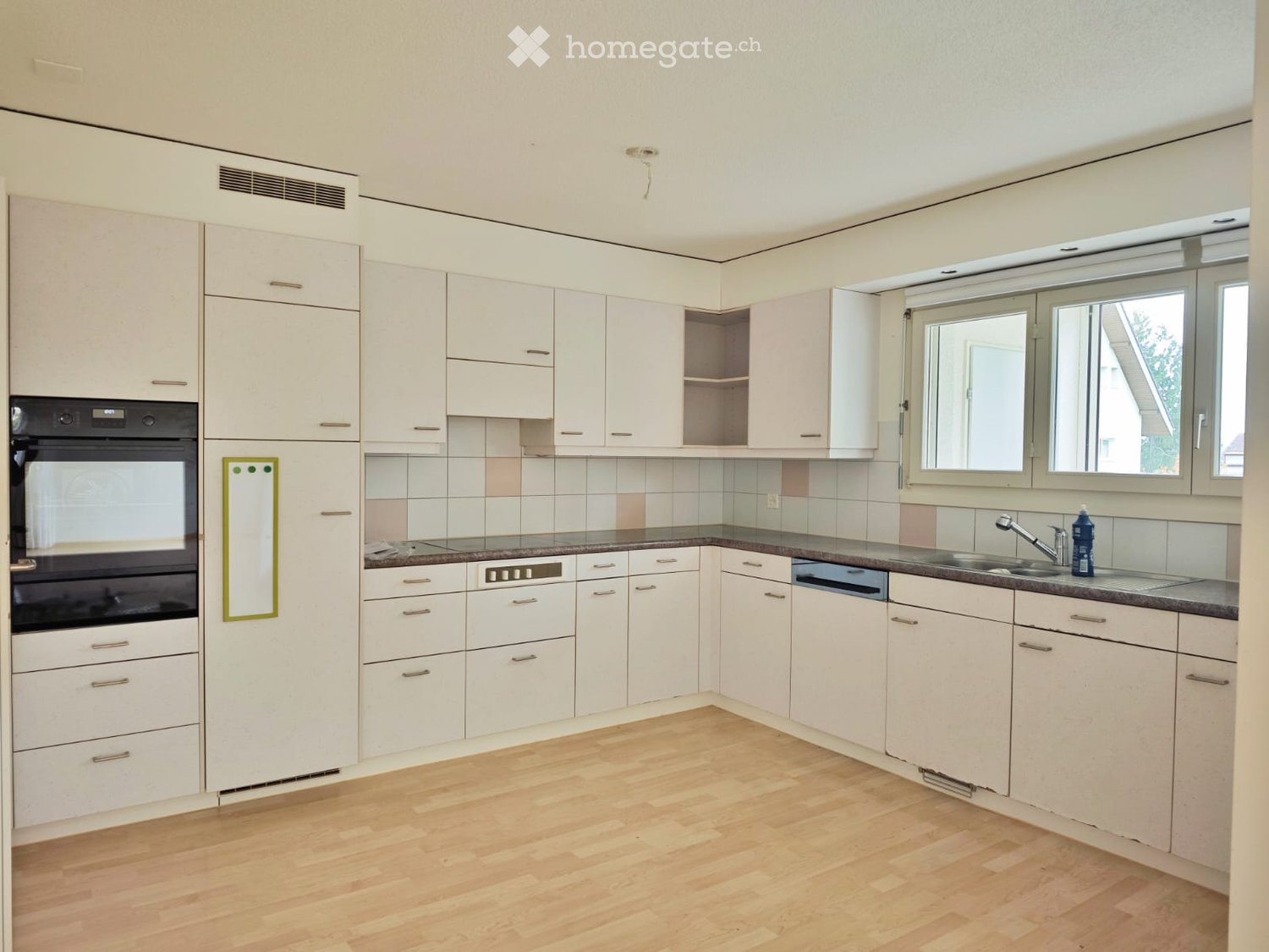 5 rooms apartment