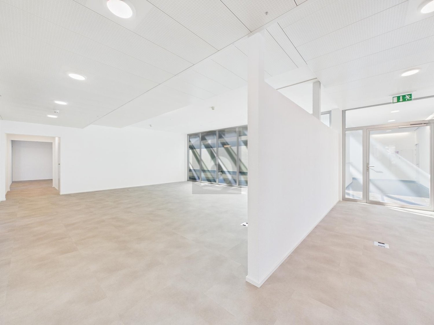 317m² office, photo 4 of 4
