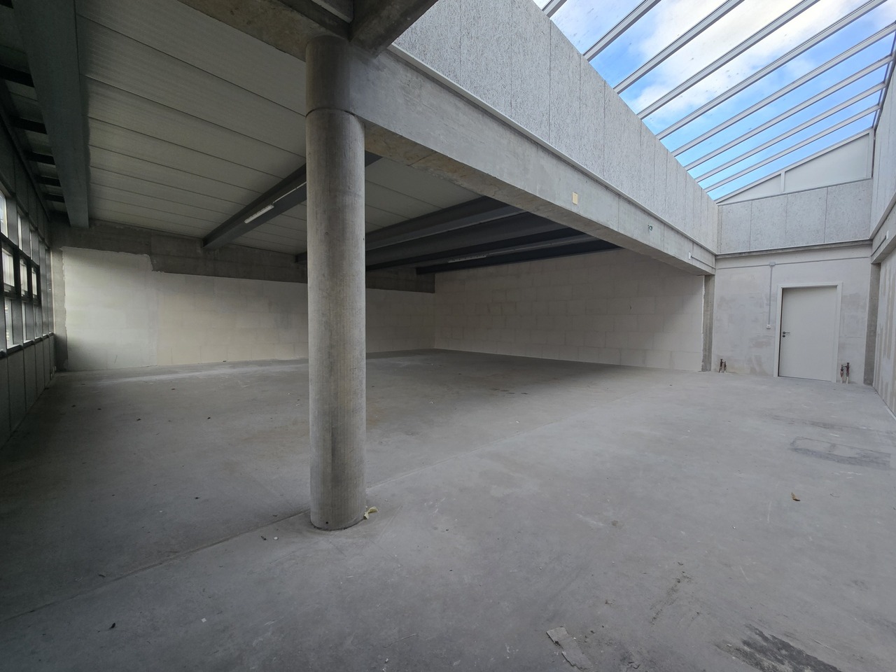 158m² workshop