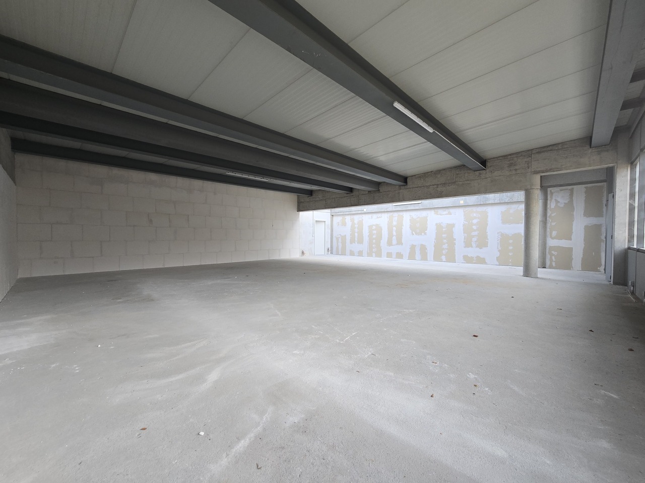 158m² workshop