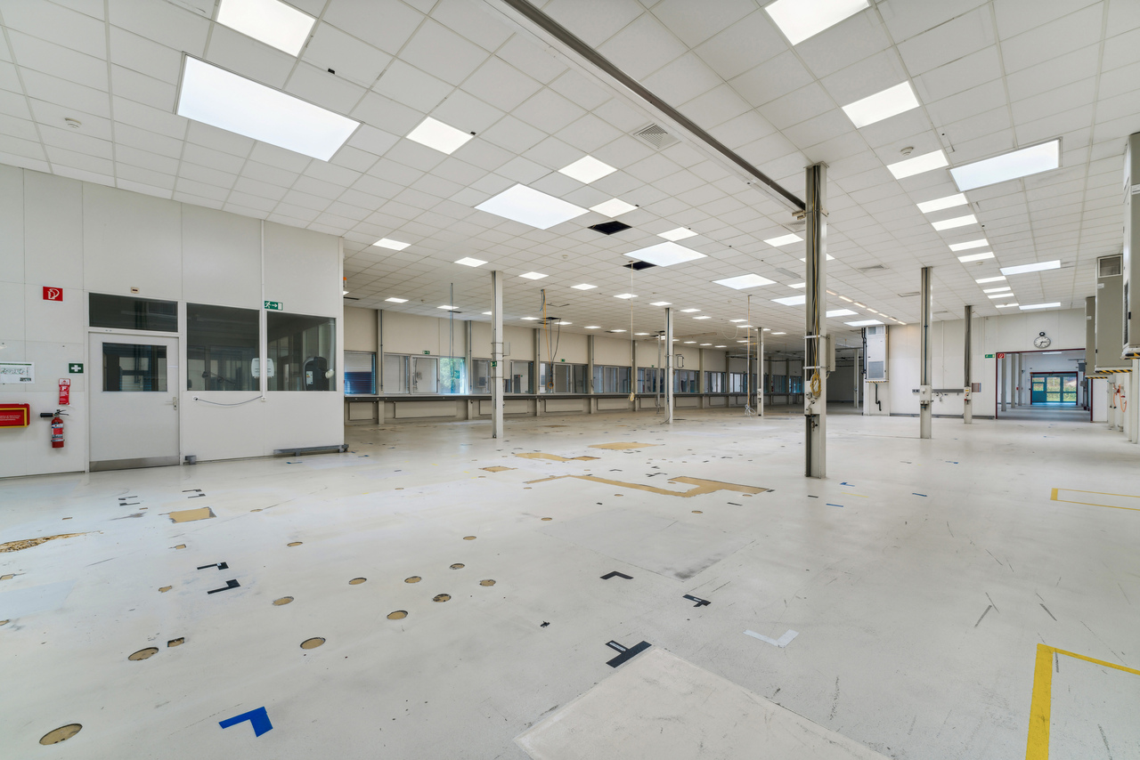 2690m² workshop