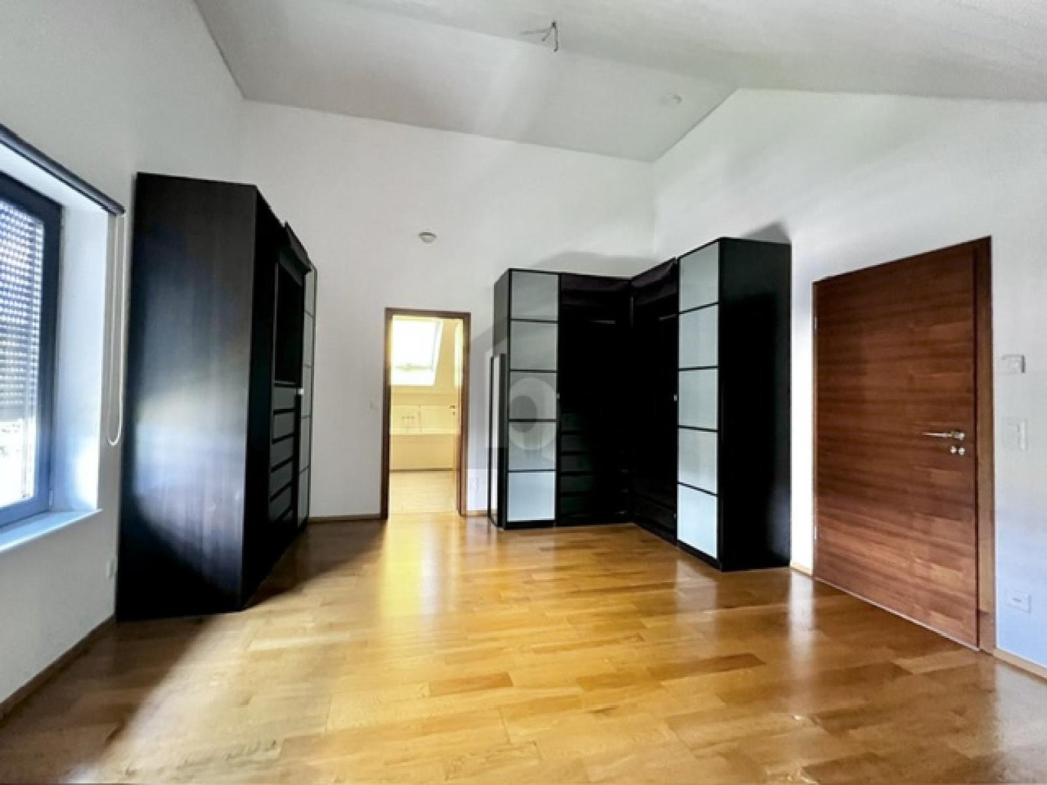 8 rooms single house, photo 4 of 4