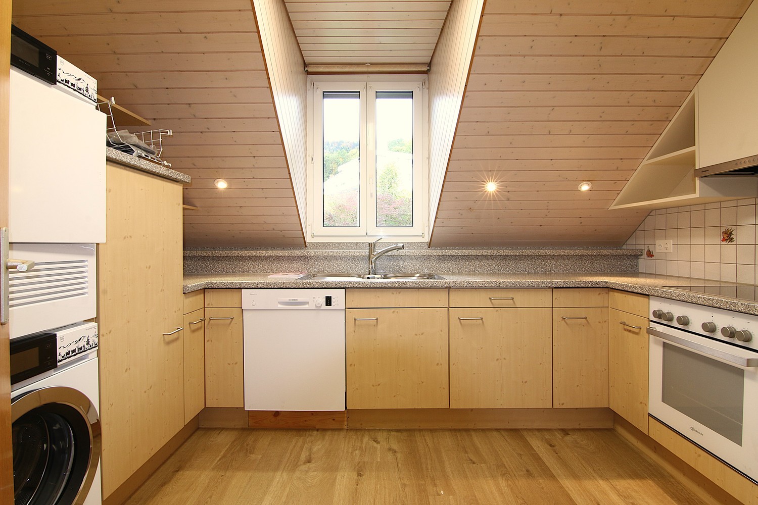 4 rooms roof flat, photo 2 of 10