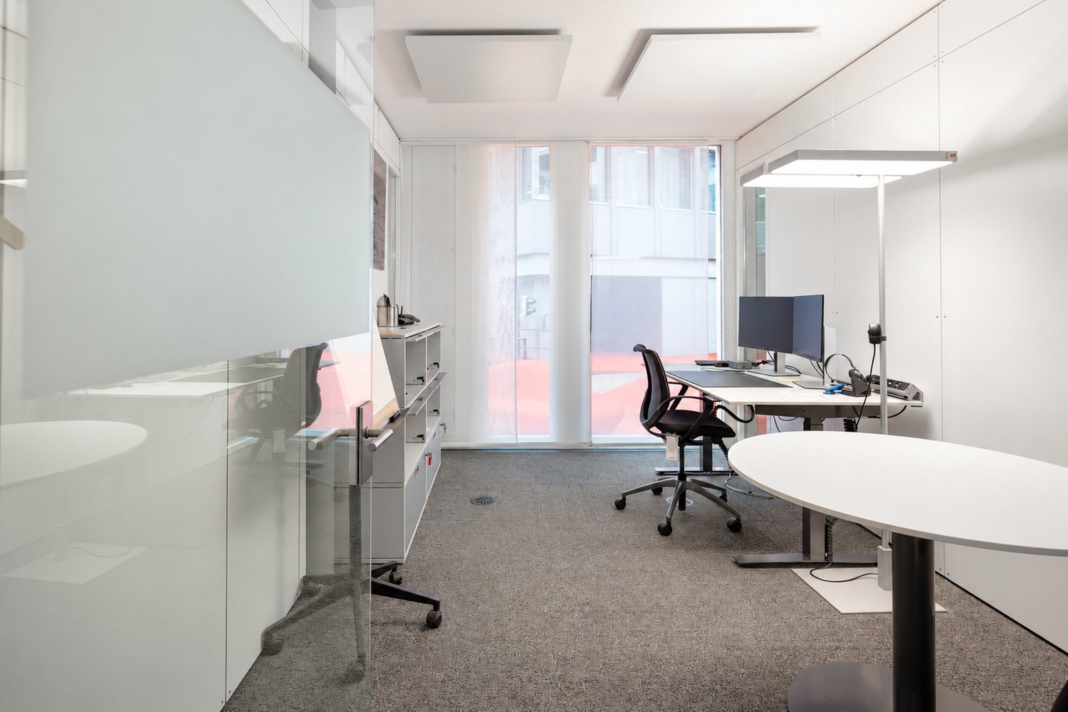930m² office