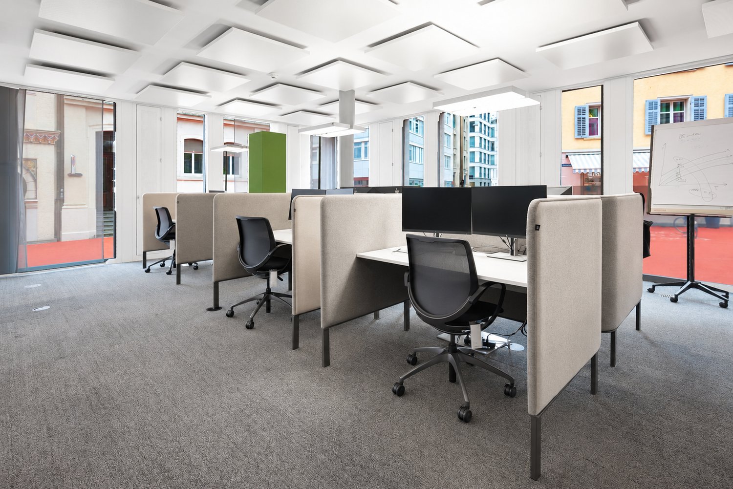 930m² office