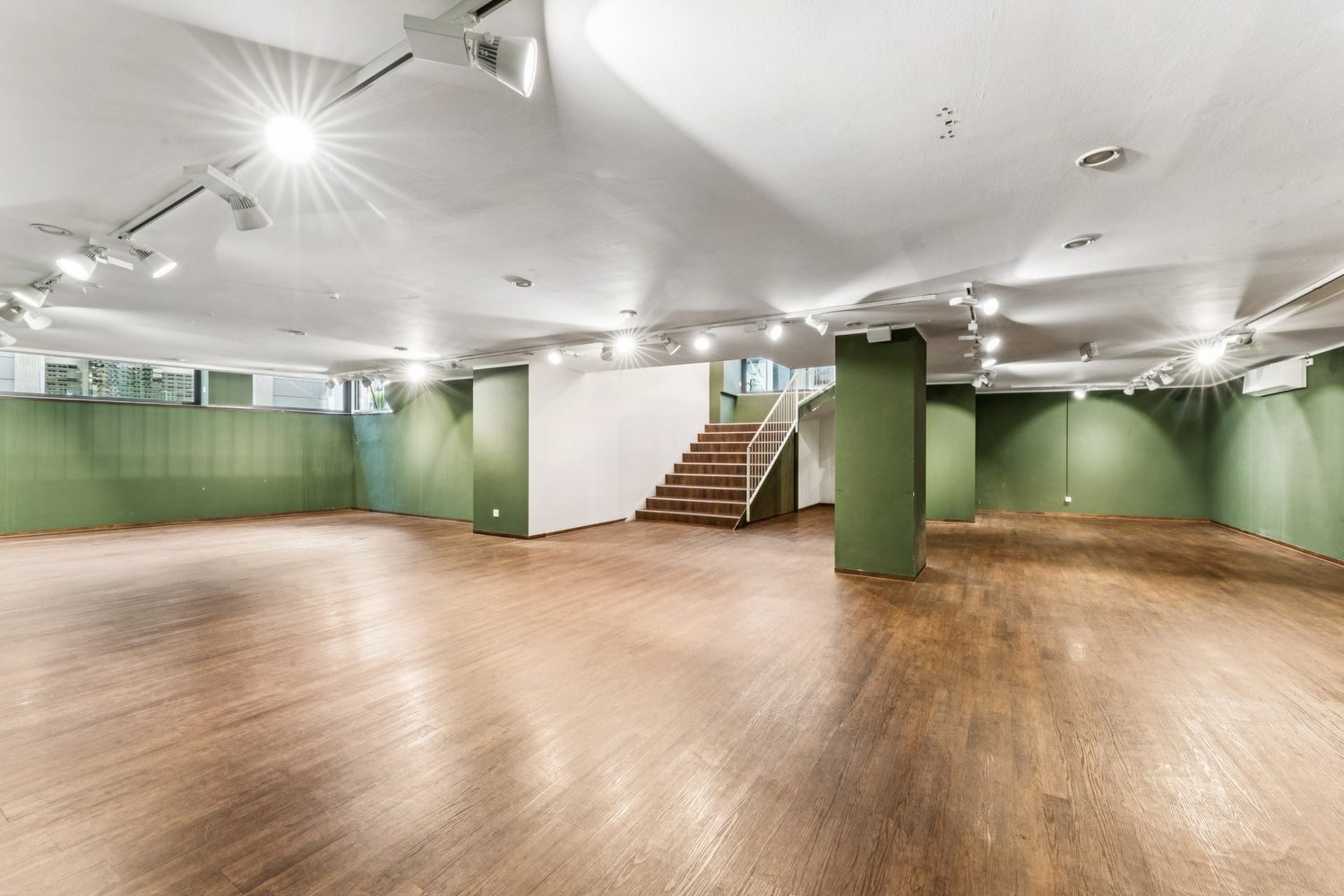 281m² shop, photo 7 of 8