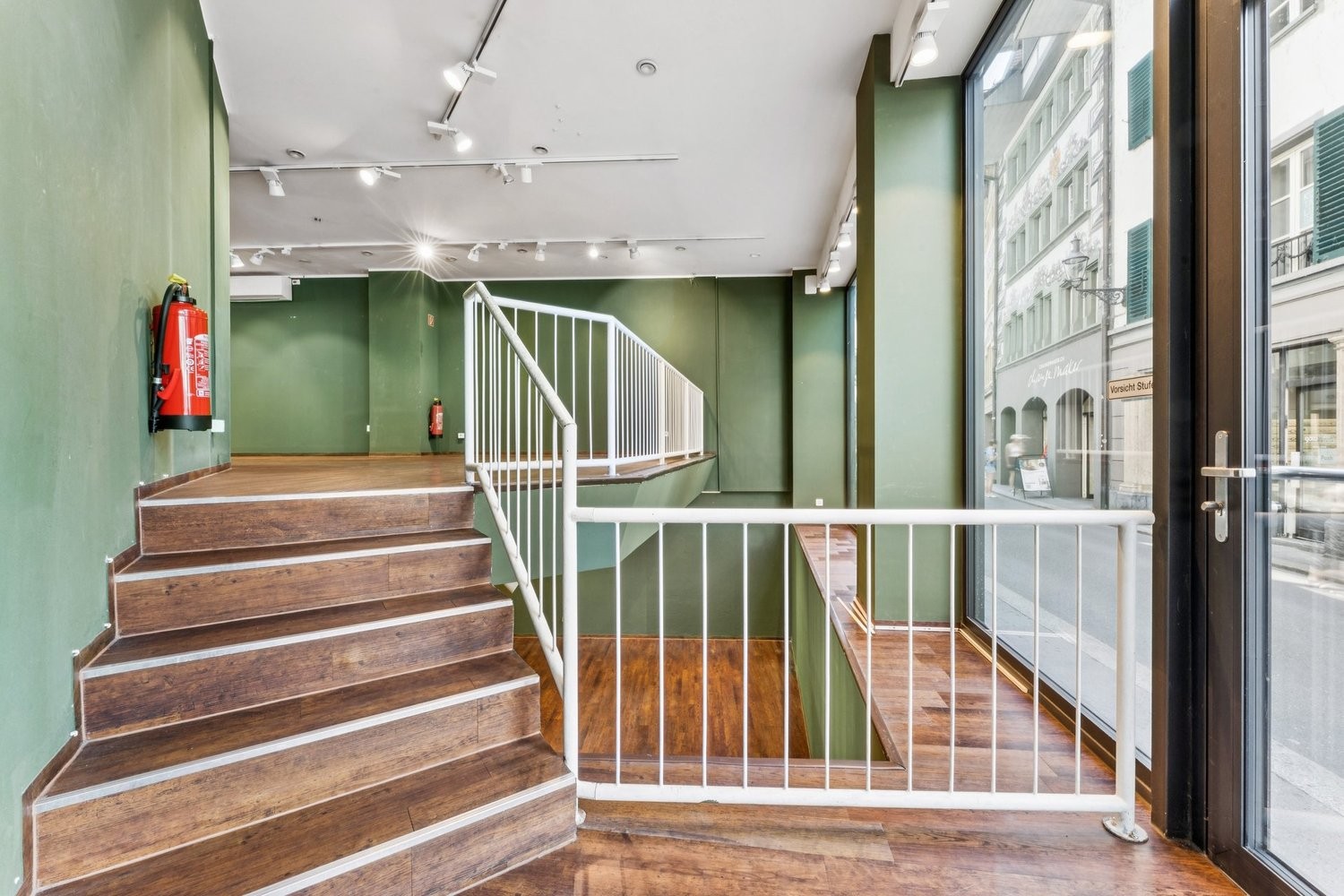 281m² shop, photo 4 of 8