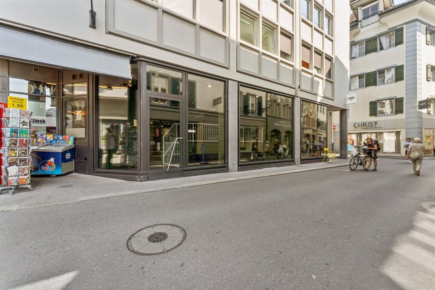 281m² shop, photo 2 of 8