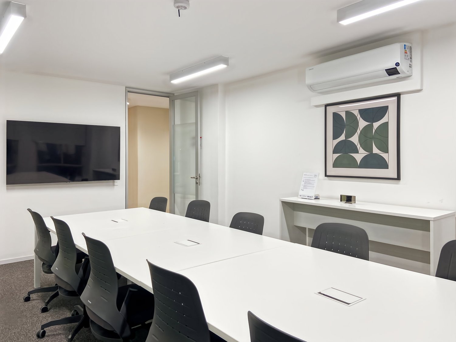 300m² office