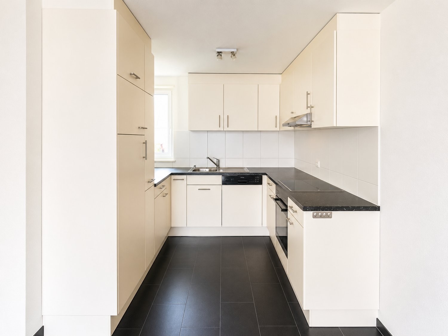 23 ½ rooms multi family house, photo 10 of 10