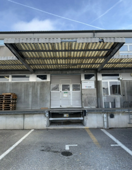 850m² shop, photo 3 of 7