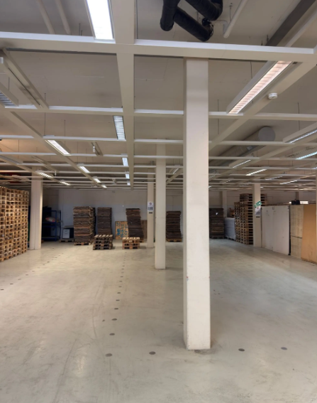 850m² shop, photo 1 of 7