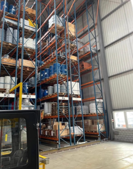 850m² shop, photo 2 of 7