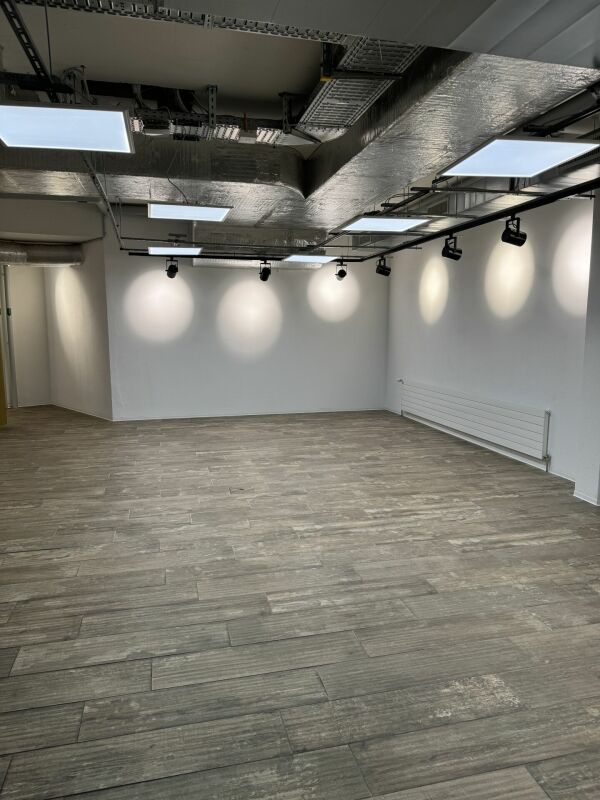 50m² commercial, photo 1 of 8